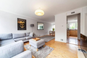 Newly refurbished 5 BDR house wgarden and parking